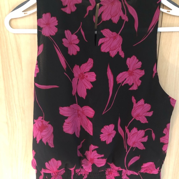 Beautiful sleeveless blouse - Picture 3 of 4